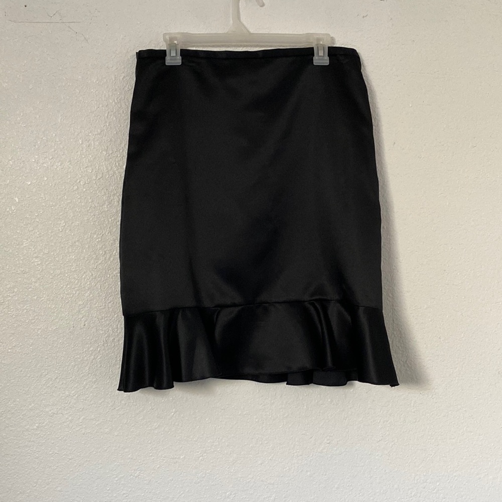 JS signature satin black skirt